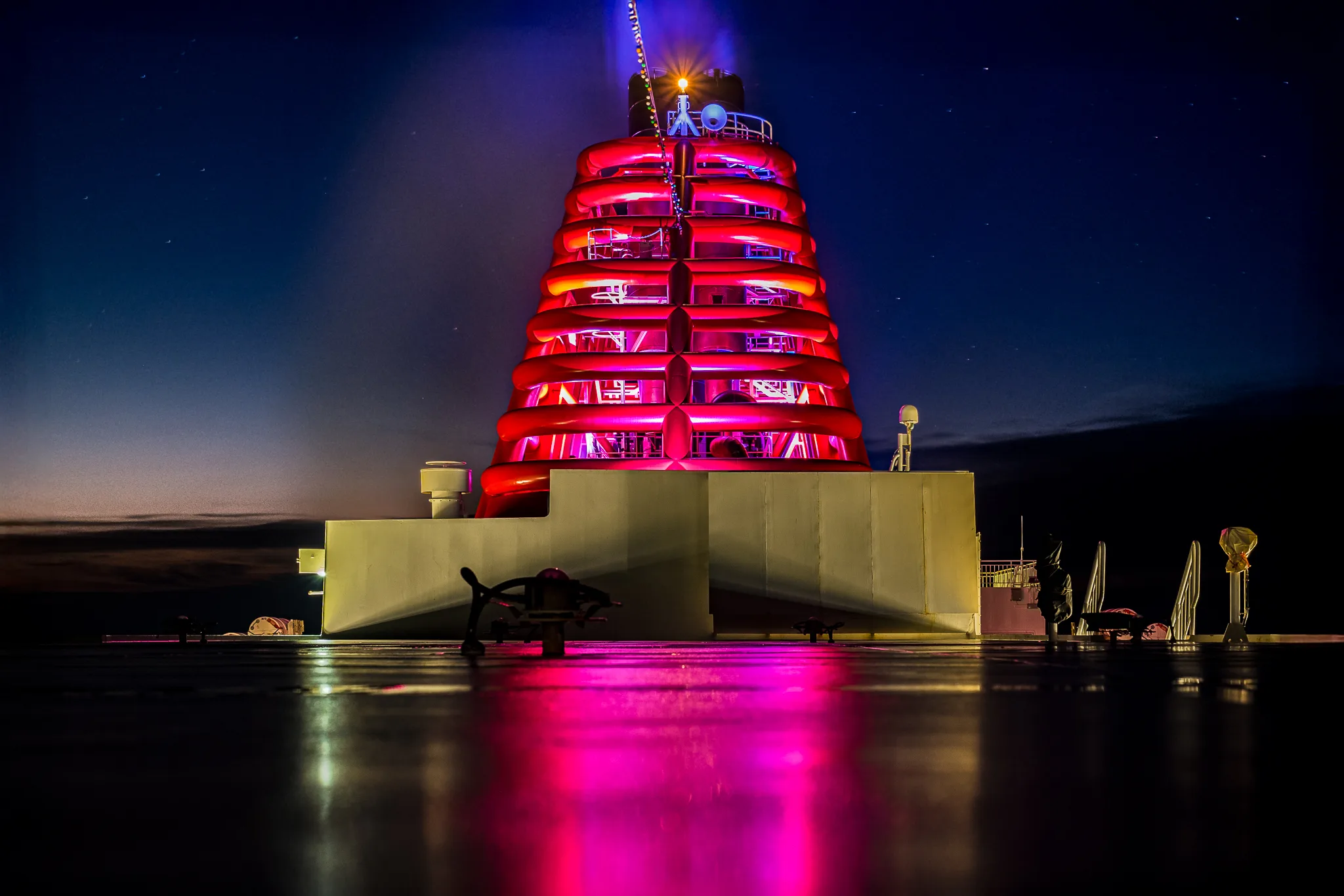 Traversee cheminee face rouge nuit etoiles marseille carthage tunis goulette