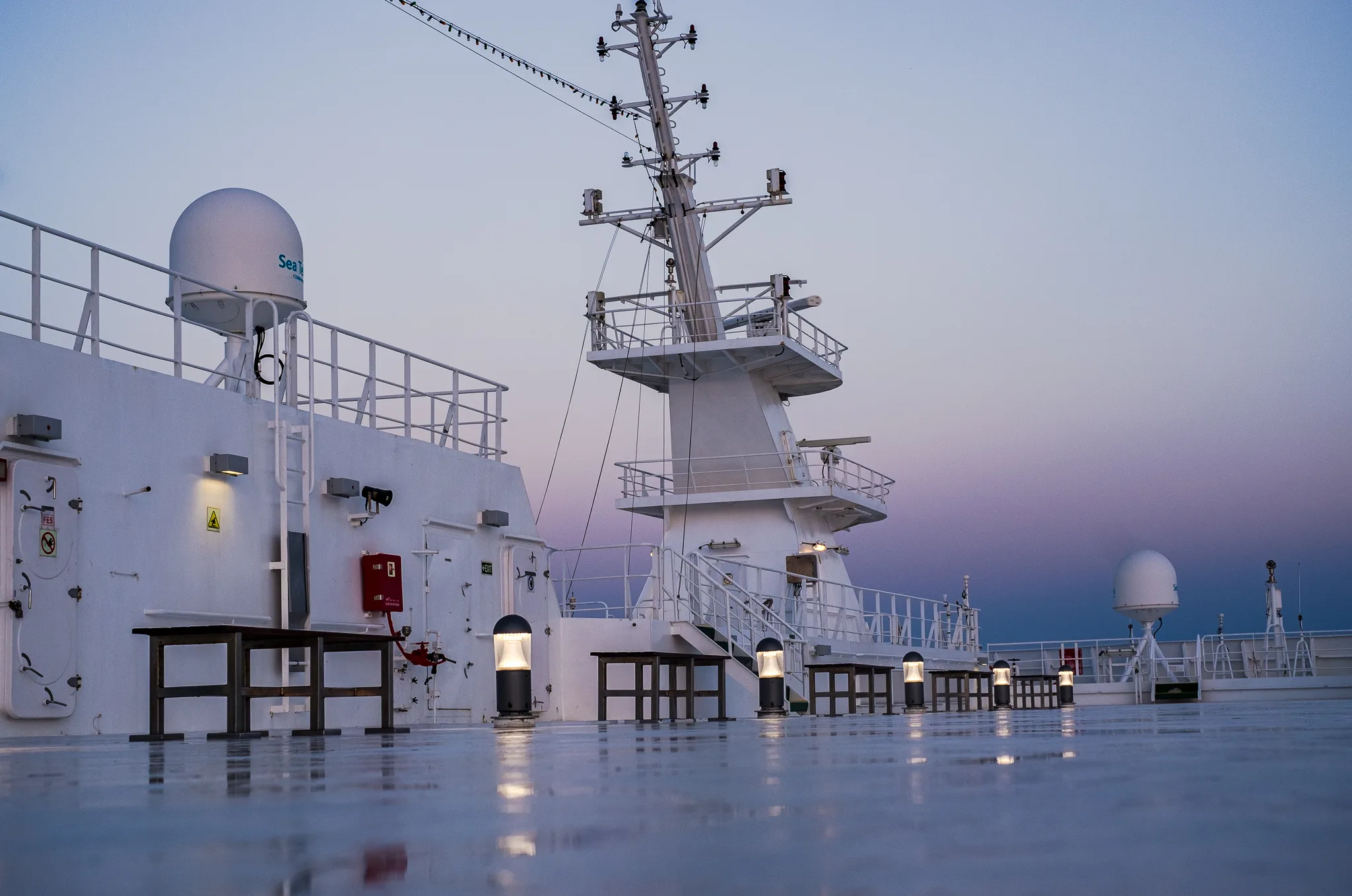 Traversee marseille tunis antennes blanc bleu