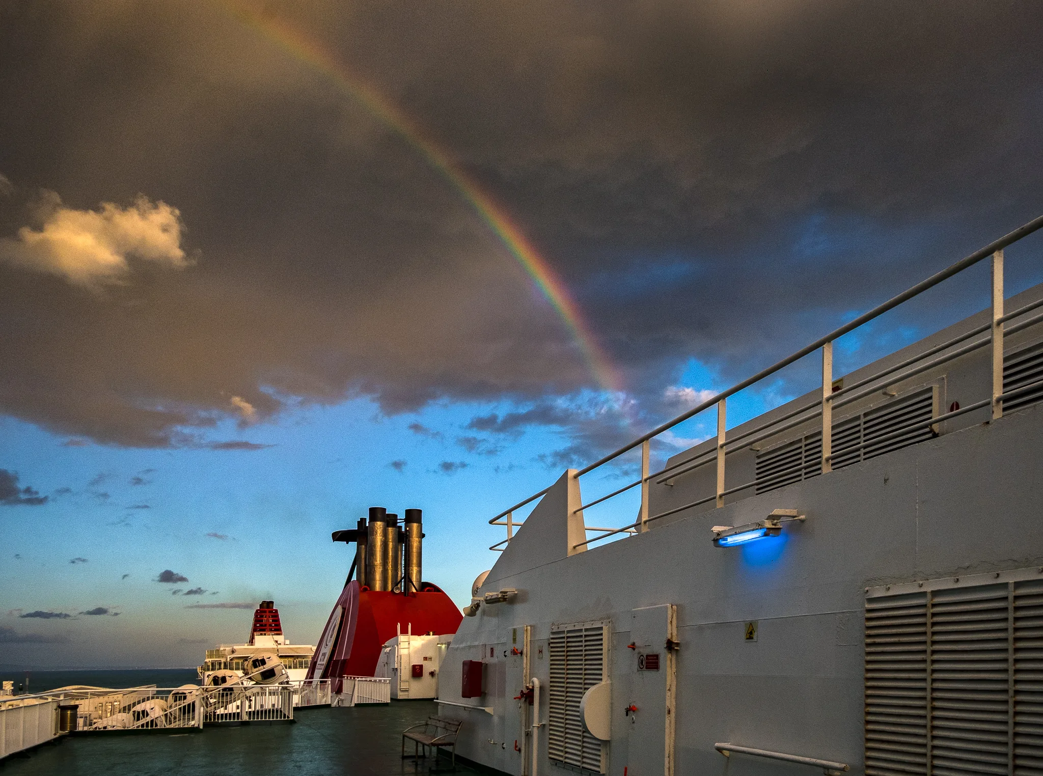 Traversee marseille tunis ciel arcenciel moment rare